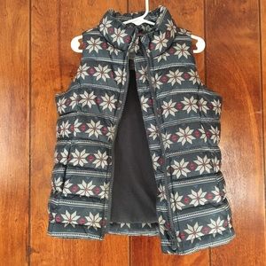 Girls Old Navy printed puffer vest
